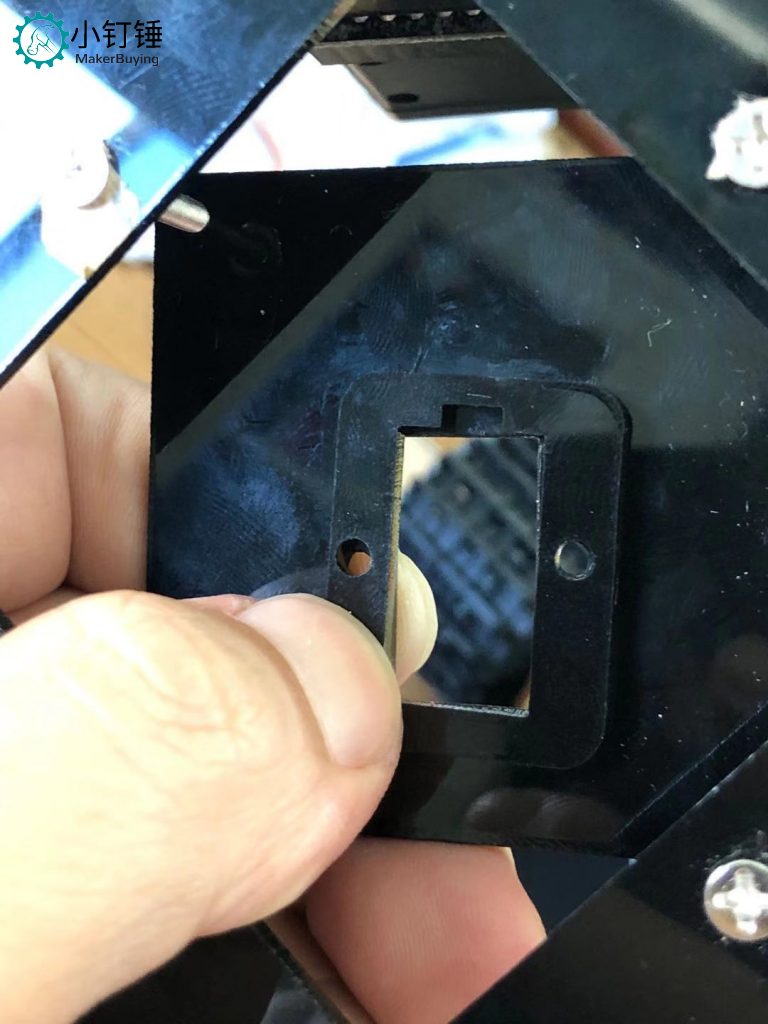 安装腰部舵机