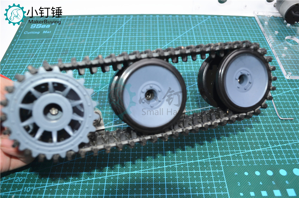 第四步 安装驱动轮和履带