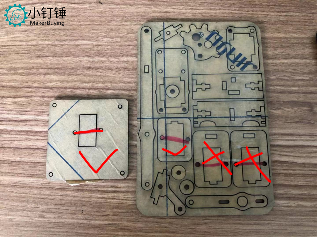 安装腰部舵机