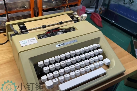 探究老古董olivetti lettera 25 英文手动打字机的工作原理-小钉锤实验室
