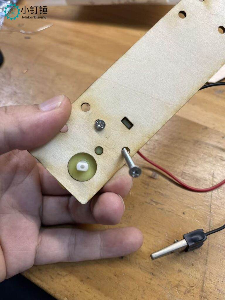 小钉锤探月系列产品bug修复，马达固定螺丝孔不够精准的bug已经修复