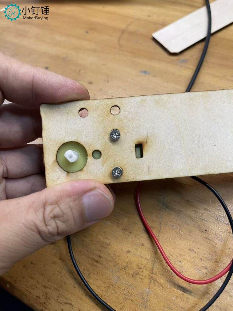 小钉锤探月系列产品bug修复，马达固定螺丝孔不够精准的bug已经修复